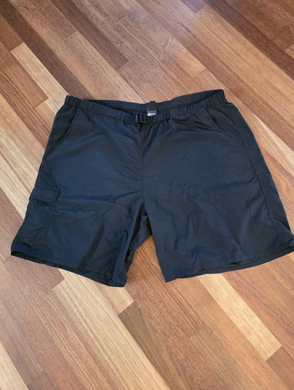 Mountain Equipment Coop Mens Shorts Size XXL **Made in Canada**